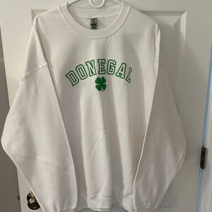 Gildan White Crewneck Sweatshirt with Green Clover and Donegal name